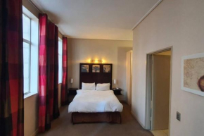 Serviced Hotel suite in lovely Johannesburg with pool